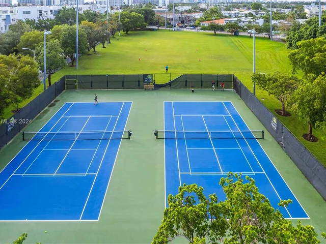 905 Fairway Dr, Miami Beach FL 33141