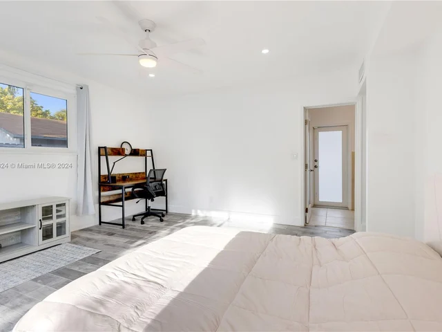 905 Fairway Dr, Miami Beach FL 33141