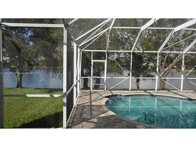 15341 NW 4 ST, Pembroke Pines FL 33028