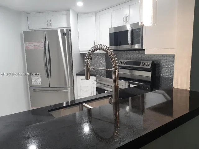 9421 Fontainebleau Blvd # 35, Miami FL 33172