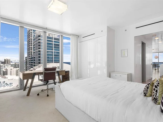 6799 Collins Ave, Miami Beach FL 33141