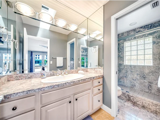 73 Fiesta Way, Fort Lauderdale FL 33301