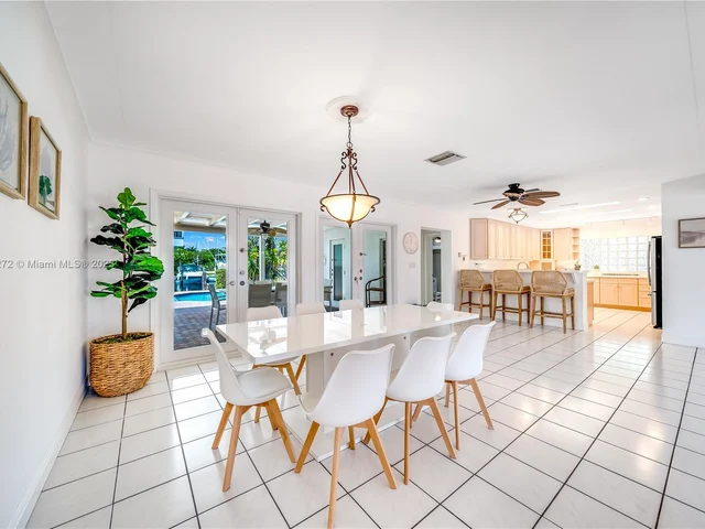 73 Fiesta Way, Fort Lauderdale FL 33301