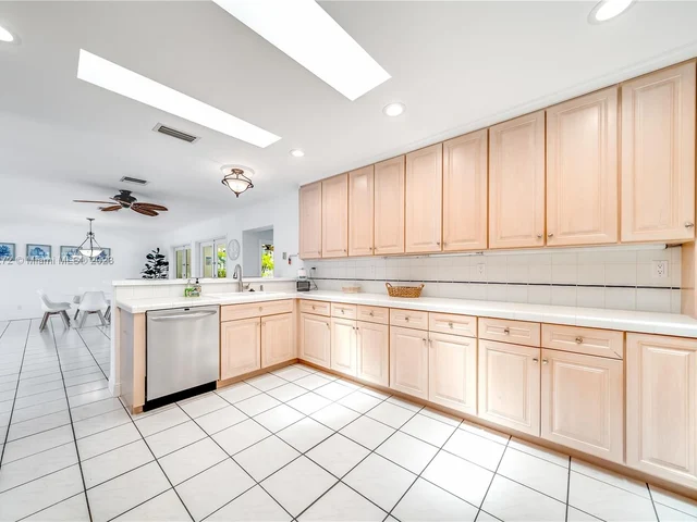 73 Fiesta Way, Fort Lauderdale FL 33301