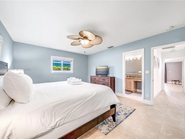 73 Fiesta Way, Fort Lauderdale FL 33301