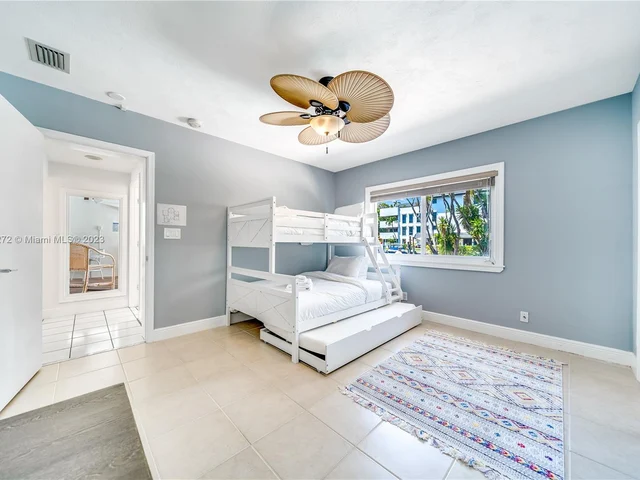 73 Fiesta Way, Fort Lauderdale FL 33301