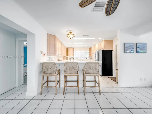 73 Fiesta Way, Fort Lauderdale FL 33301