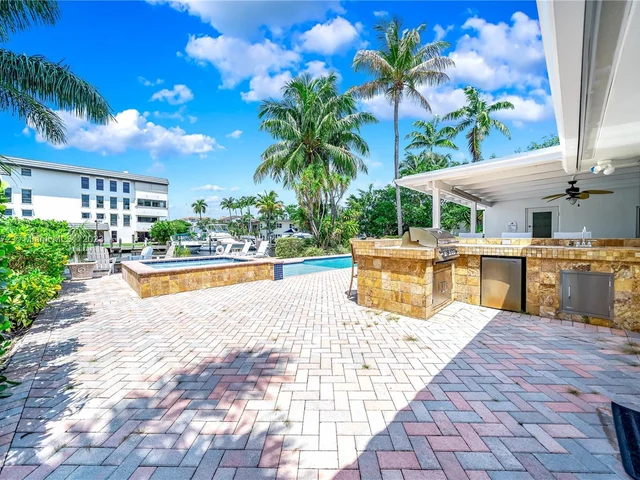 73 Fiesta Way, Fort Lauderdale FL 33301