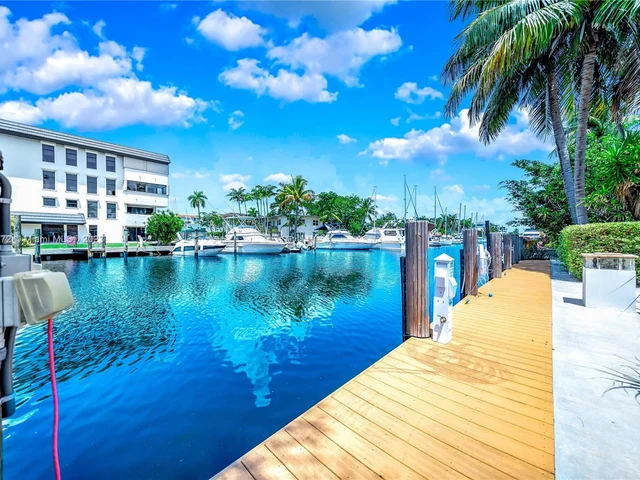 73 Fiesta Way, Fort Lauderdale FL 33301