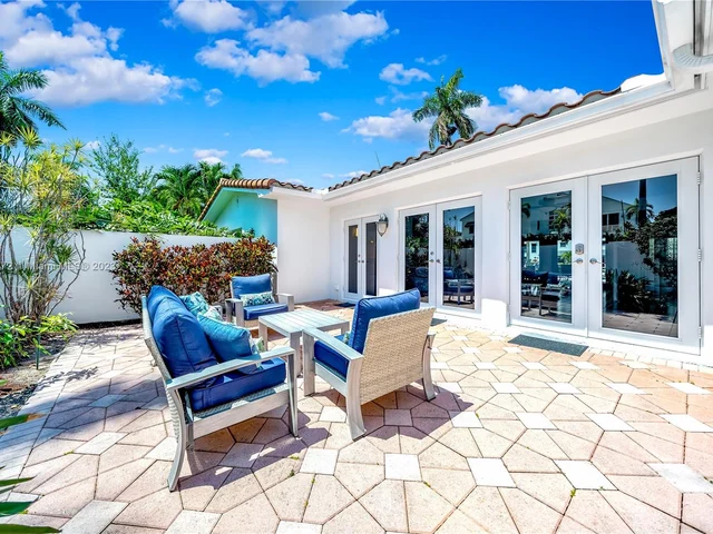 73 Fiesta Way, Fort Lauderdale FL 33301