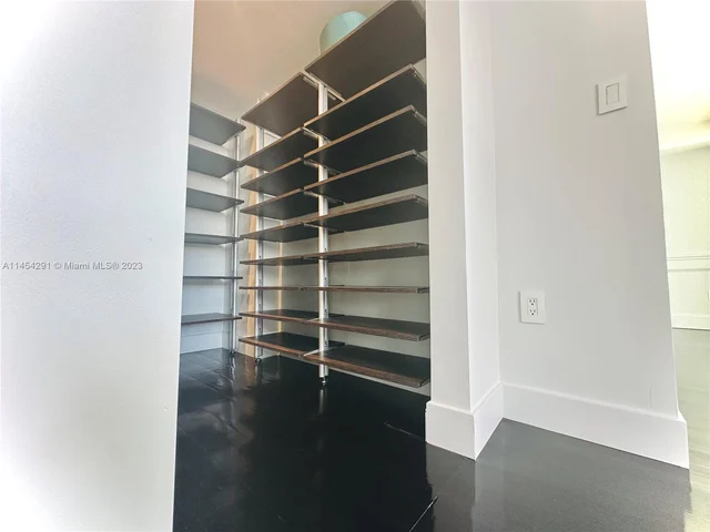 1700 NW N River Dr # 805, Miami FL 33125