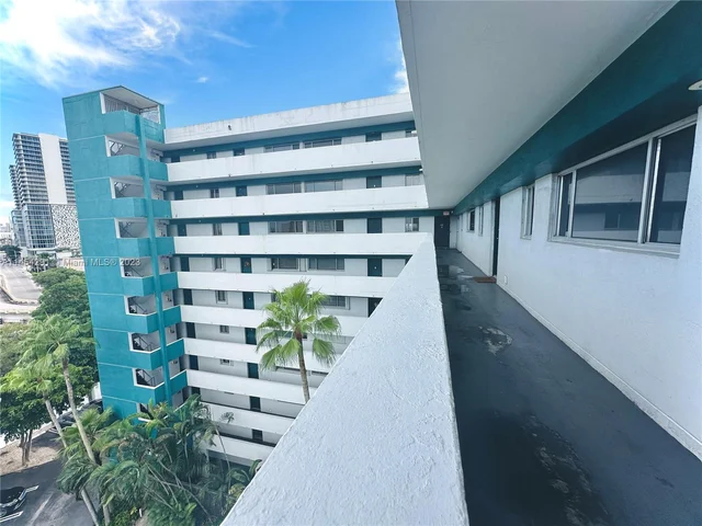1700 NW N River Dr # 805, Miami FL 33125