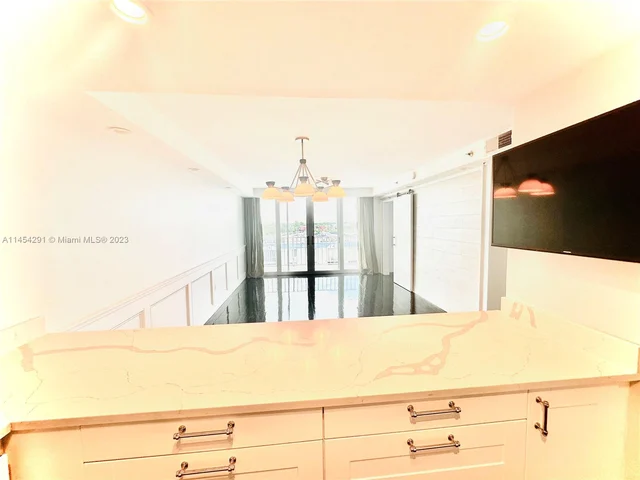 1700 NW N River Dr # 805, Miami FL 33125