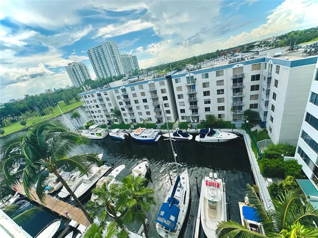 1700 NW N River Dr # 805, Miami FL 33125
