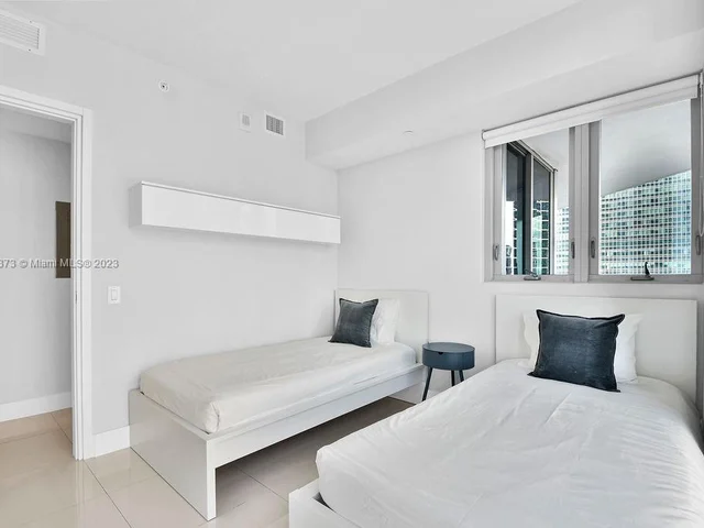 1300 Brickell Bay Dr # 1910, Miami FL 33131