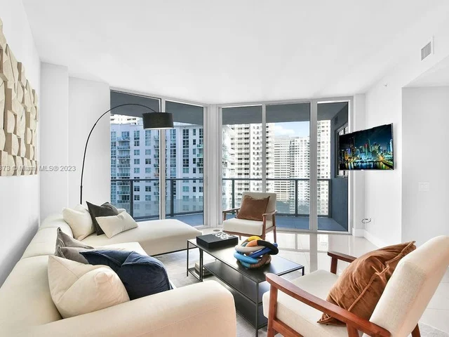 1300 Brickell Bay Dr # 1910, Miami FL 33131