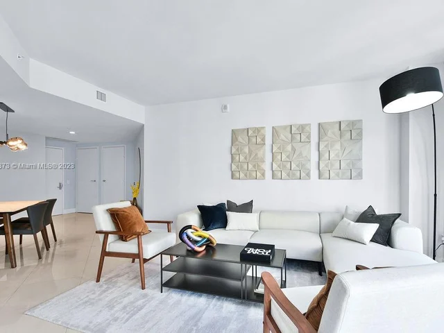 1300 Brickell Bay Dr # 1910, Miami FL 33131