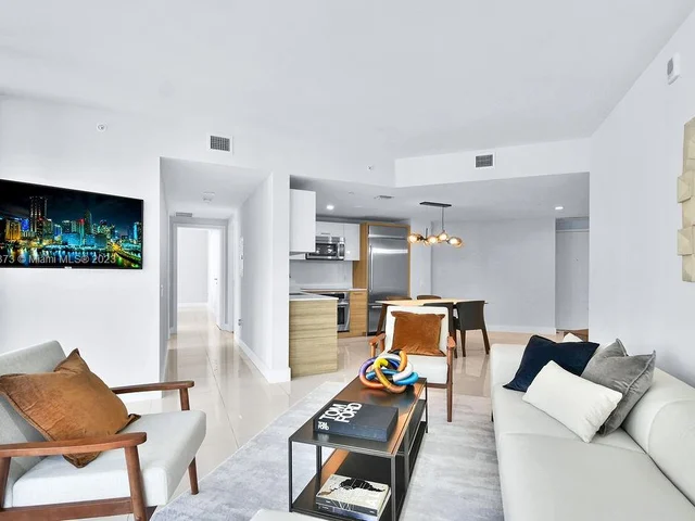 1300 Brickell Bay Dr # 1910, Miami FL 33131