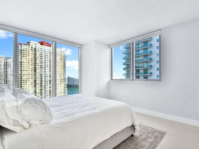 1300 Brickell Bay Dr # 1910, Miami FL 33131