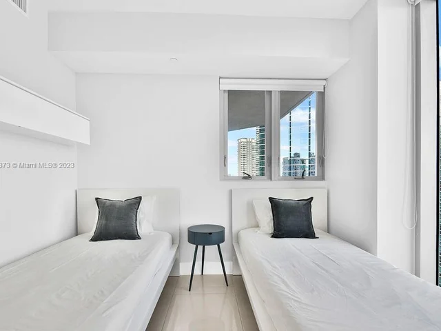 1300 Brickell Bay Dr # 1910, Miami FL 33131