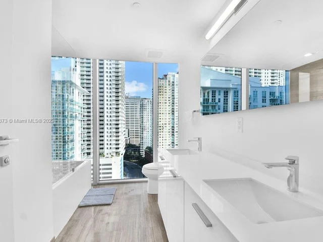 1300 Brickell Bay Dr # 1910, Miami FL 33131