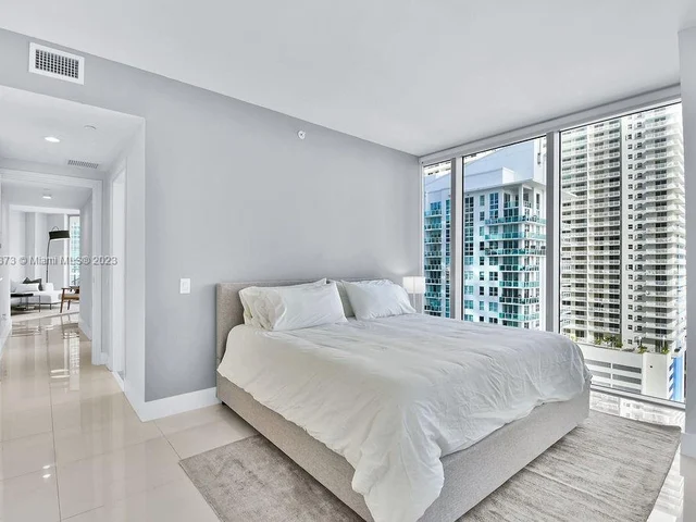 1300 Brickell Bay Dr # 1910, Miami FL 33131