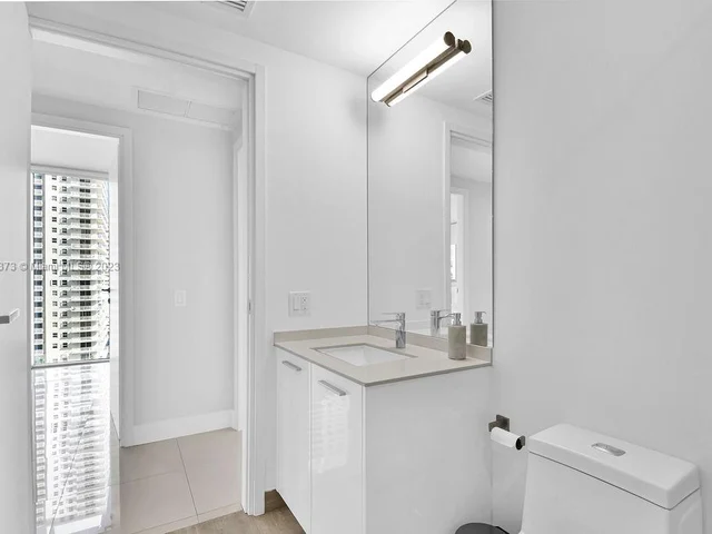 1300 Brickell Bay Dr # 1910, Miami FL 33131