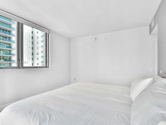 1300 Brickell Bay Dr # 1910, Miami FL 33131