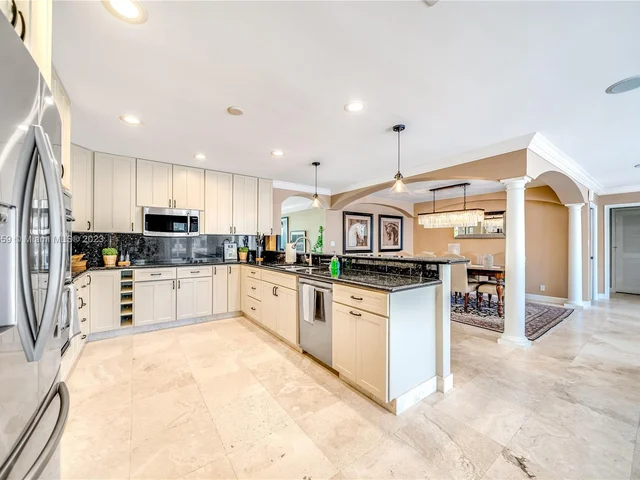 41 Castle Harbor Is, Fort Lauderdale FL 33308