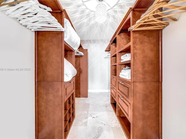 41 Castle Harbor Is, Fort Lauderdale FL 33308