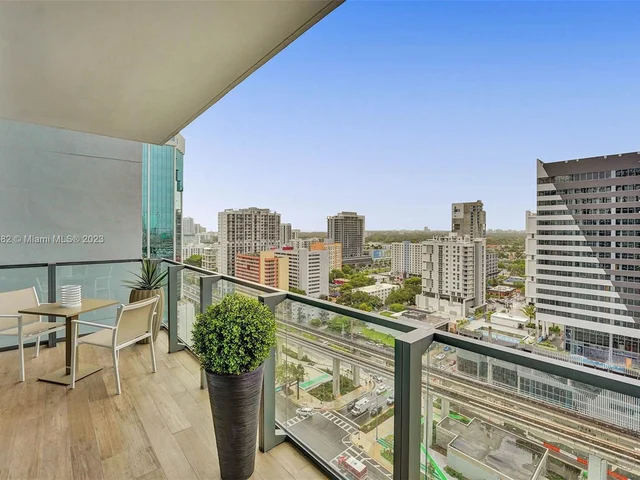 88 SW 7th St # 1408, Miami FL 33130