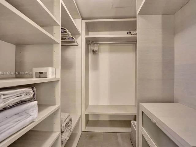 88 SW 7th St # 1408, Miami FL 33130