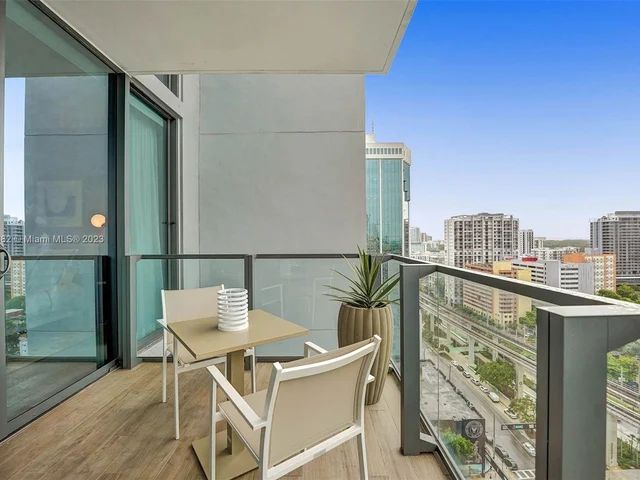 88 SW 7th St # 1408, Miami FL 33130