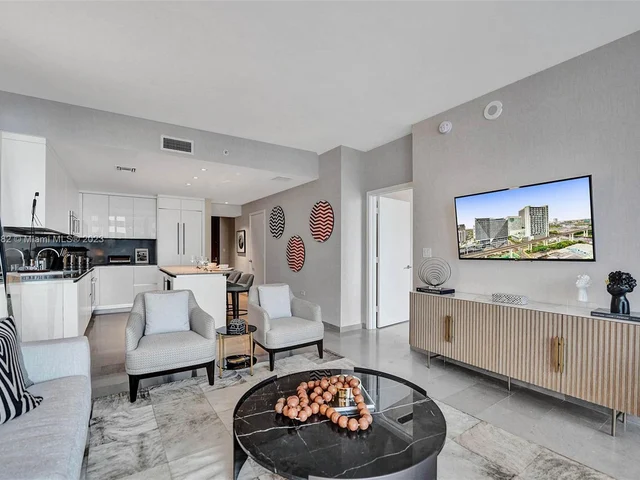 88 SW 7th St # 1408, Miami FL 33130