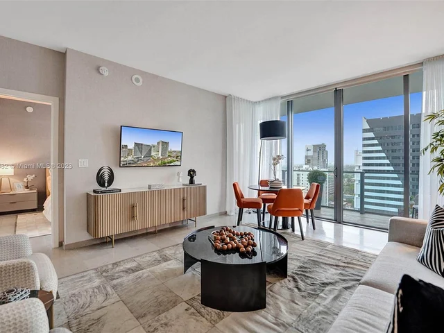 88 SW 7th St # 1408, Miami FL 33130