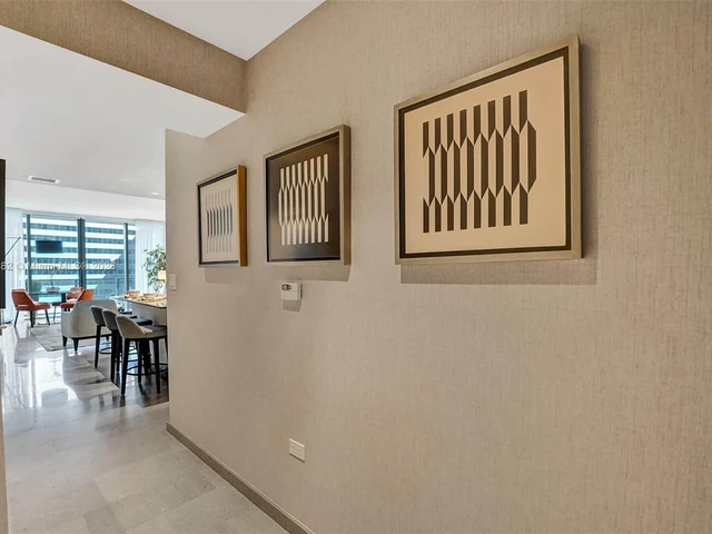 88 SW 7th St # 1408, Miami FL 33130