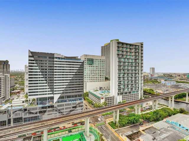 88 SW 7th St # 1408, Miami FL 33130