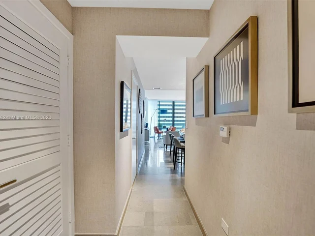 88 SW 7th St # 1408, Miami FL 33130