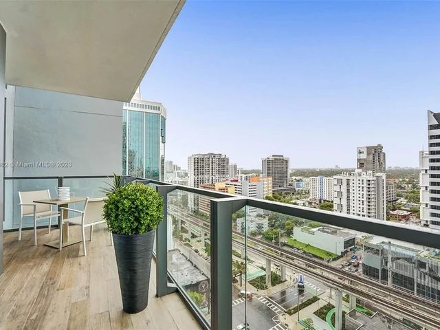 88 SW 7th St # 1408, Miami FL 33130