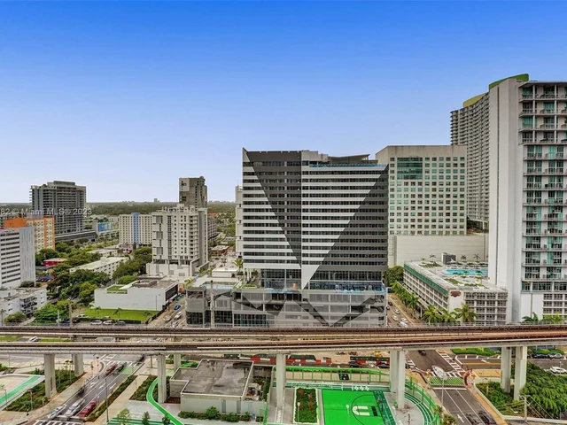 88 SW 7th St # 1408, Miami FL 33130