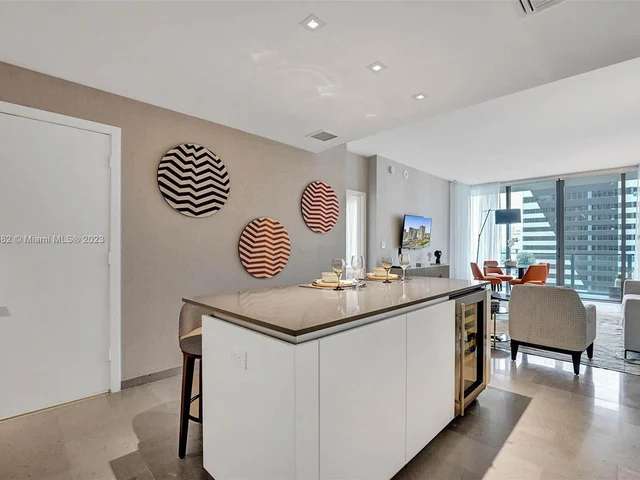 88 SW 7th St # 1408, Miami FL 33130