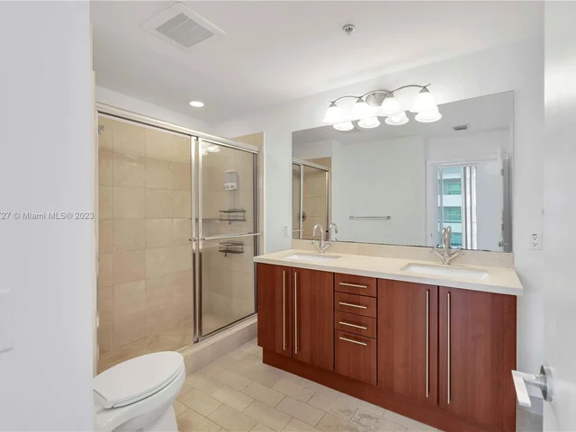 1111 SW 1 AV, Miami FL 33130