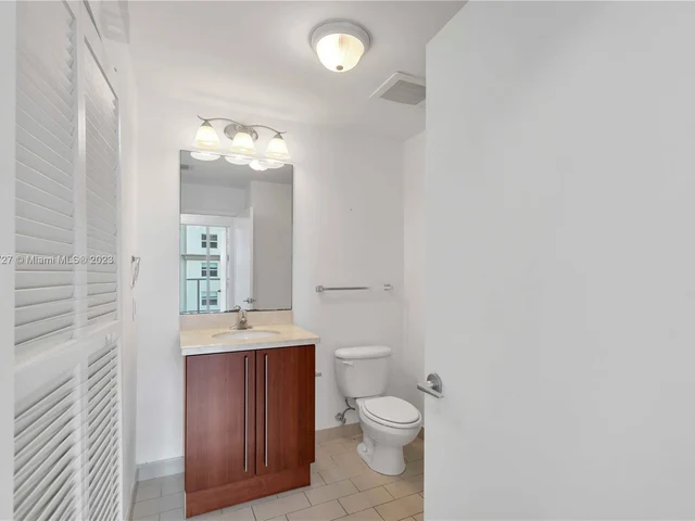 1111 SW 1 AV, Miami FL 33130