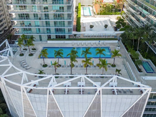 1111 SW 1 AV, Miami FL 33130