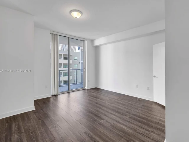 1111 SW 1 AV, Miami FL 33130