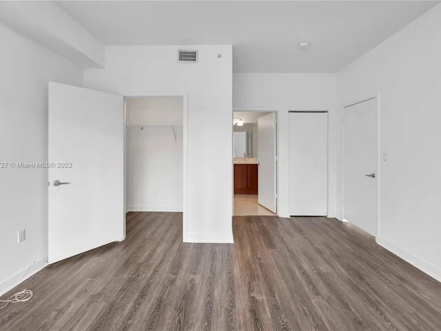 1111 SW 1 AV, Miami FL 33130