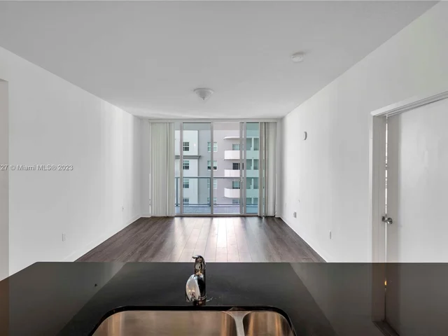 1111 SW 1 AV, Miami FL 33130