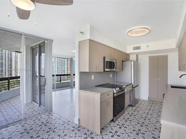 3500 Mystic Pointe Dr # 1504, Aventura FL 33180