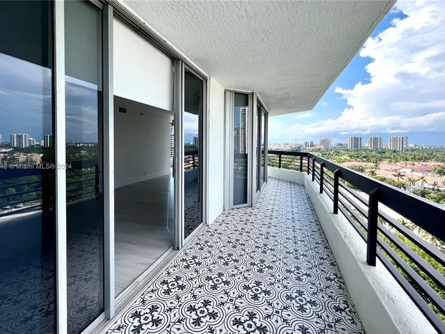 3500 Mystic Pointe Dr # 1504, Aventura FL 33180