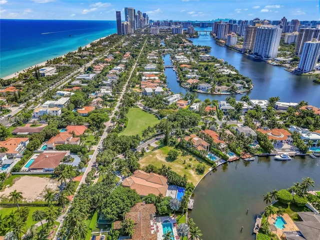 534 N Parkway Pkwy, Golden Beach FL 33160